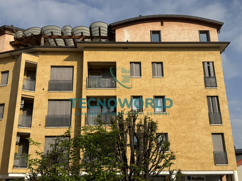 Proponiamo in vendita un accogliente appartamento trilocale di circa 75 mq situato nel cuore  di ...