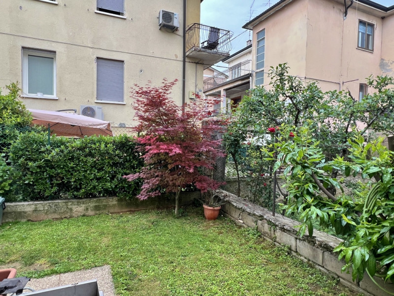 VILLETTA SINGOLA COMPOSTA DA DUE BICAMERE INDIPENDENTI IN VENDITA A VICENZA NELLA VIVACE ZONA DI ...