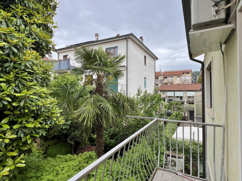 VILLETTA SINGOLA COMPOSTA DA DUE BICAMERE INDIPENDENTI IN VENDITA A VICENZA NELLA VIVACE ZONA DI ...