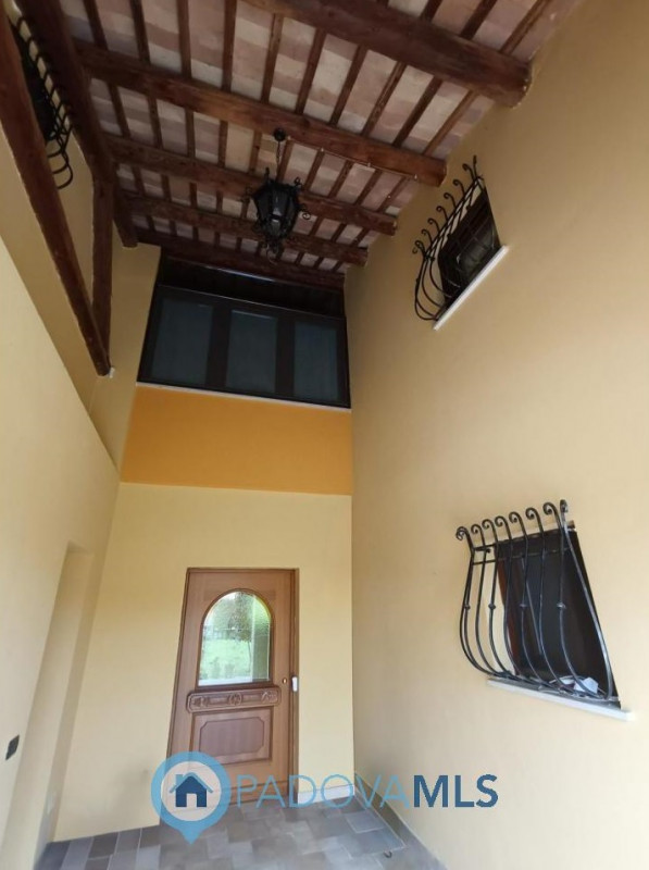 Immobile in esclusiva al Gruppo Padova MLS
Casalserugo splendida porzione di rustico con spazi in...