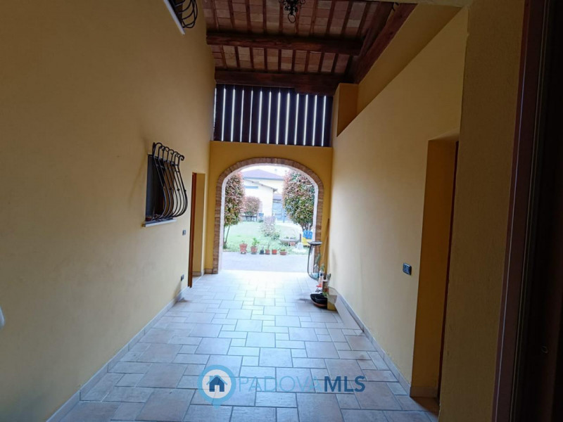 Immobile in esclusiva al Gruppo Padova MLS
Casalserugo splendida porzione di rustico con spazi in...