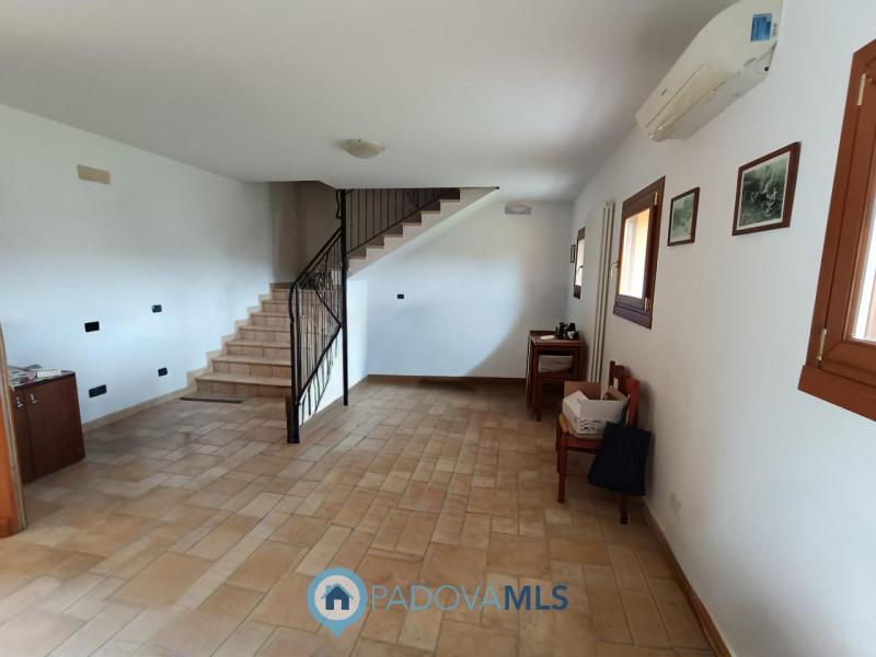 Immobile in esclusiva al Gruppo Padova MLS
Casalserugo splendida porzione di rustico con spazi in...