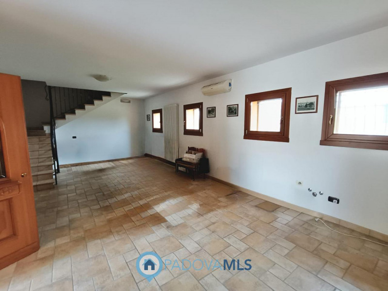 Immobile in esclusiva al Gruppo Padova MLS
Casalserugo splendida porzione di rustico con spazi in...