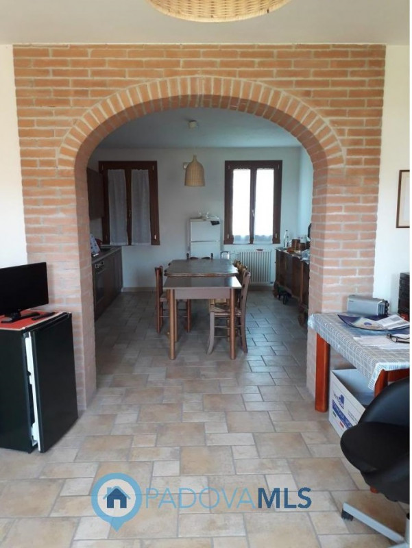 Immobile in esclusiva al Gruppo Padova MLS
Casalserugo splendida porzione di rustico con spazi in...