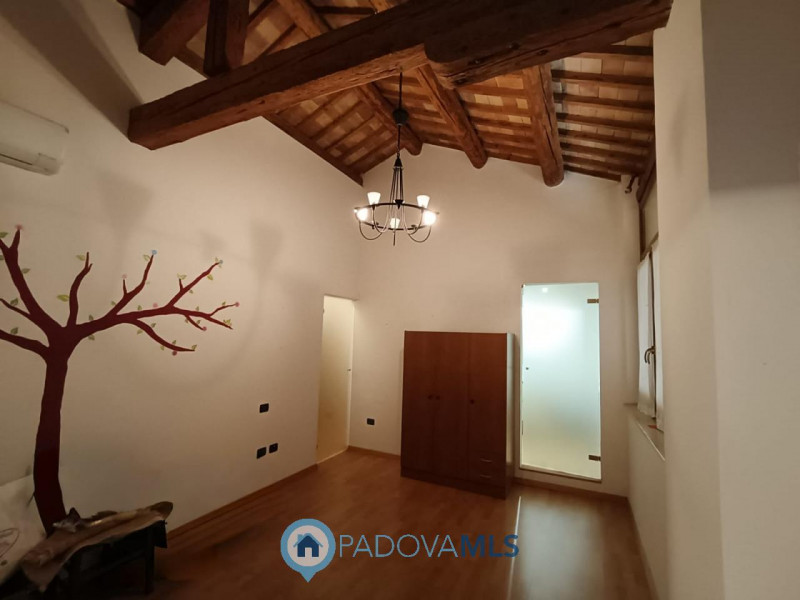 Immobile in esclusiva al Gruppo Padova MLS
Casalserugo splendida porzione di rustico con spazi in...