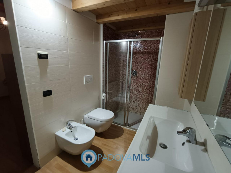 Immobile in esclusiva al Gruppo Padova MLS
Casalserugo splendida porzione di rustico con spazi in...