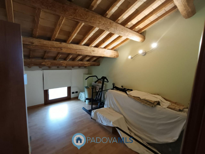 Immobile in esclusiva al Gruppo Padova MLS
Casalserugo splendida porzione di rustico con spazi in...