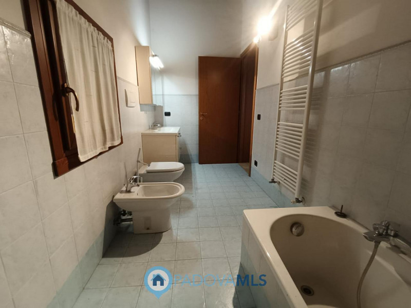 Immobile in esclusiva al Gruppo Padova MLS
Casalserugo splendida porzione di rustico con spazi in...