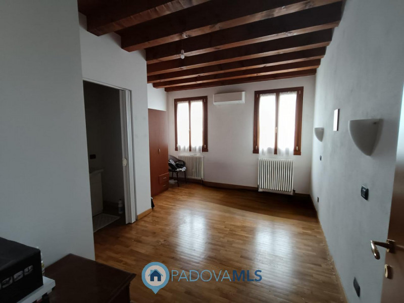 Immobile in esclusiva al Gruppo Padova MLS
Casalserugo splendida porzione di rustico con spazi in...