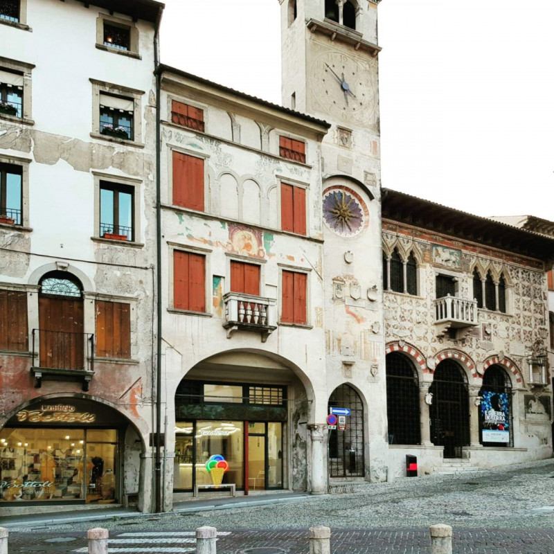 L'immobiliare Giada vi proponi in esclusiva questa bellissima attività commerciale.

Nel cuore de...