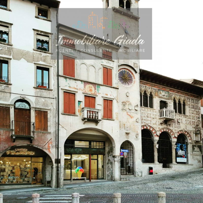 L'immobiliare Giada vi proponi in esclusiva questa bellissima attività commerciale.

Nel cuore de...