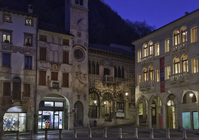 L'immobiliare Giada vi proponi in esclusiva questa bellissima attività commerciale.

Nel cuore de...