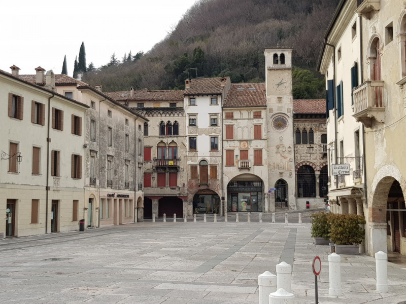 L'immobiliare Giada vi proponi in esclusiva questa bellissima attività commerciale.

Nel cuore de...