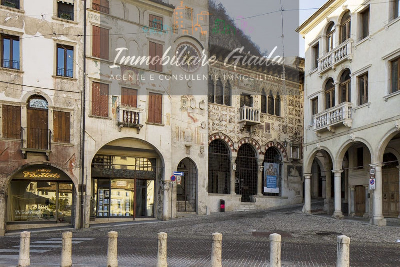 L'immobiliare Giada vi proponi in esclusiva questa bellissima attività commerciale.

Nel cuore de...
