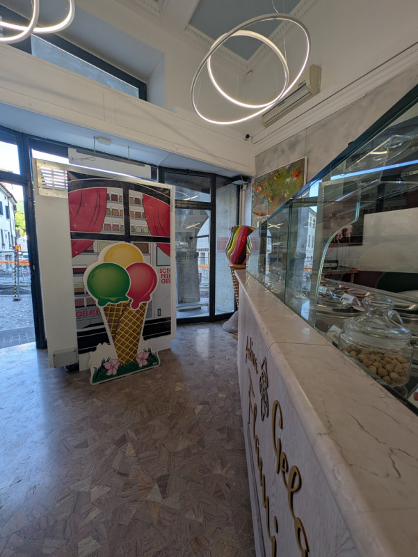 L'immobiliare Giada vi proponi in esclusiva questa bellissima attività commerciale.

Nel cuore de...