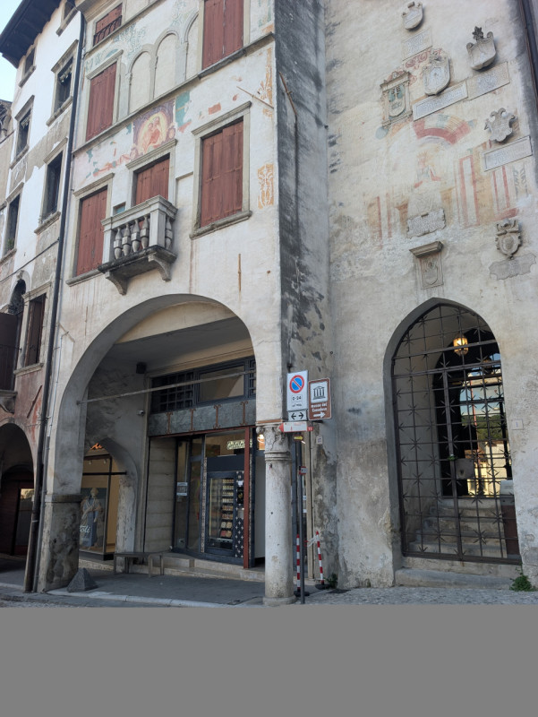 L'immobiliare Giada vi proponi in esclusiva questa bellissima attività commerciale.

Nel cuore de...