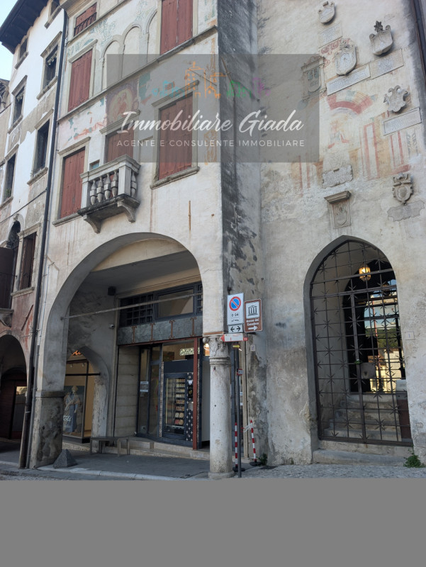 L'immobiliare Giada vi proponi in esclusiva questa bellissima attività commerciale.

Nel cuore de...