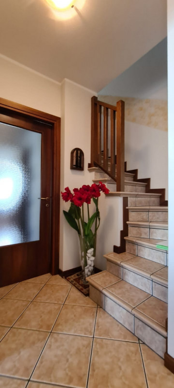 Proponiamo in vendita un introvabile appartamento duplex situato nel servitissimo quartiere di Po...