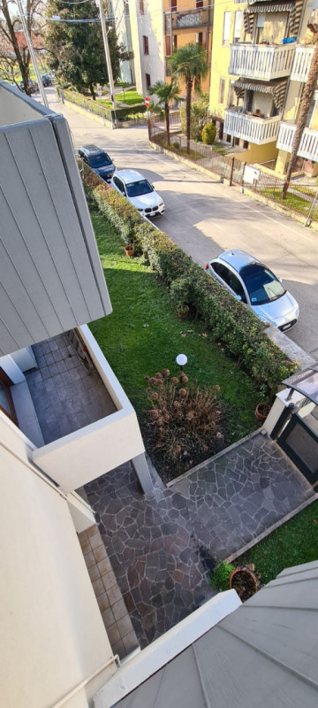 Proponiamo in vendita un introvabile appartamento duplex situato nel servitissimo quartiere di Po...