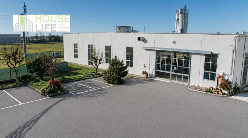 THIENE: CAPANNONE ARTIGIANALE LOCATO di 450 mq totali, di cui circa 65 mq di uffici, 65 di locali...