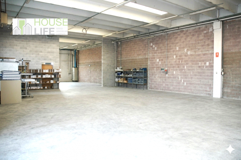 THIENE: CAPANNONE ARTIGIANALE LOCATO di 450 mq totali, di cui circa 65 mq di uffici, 65 di locali...