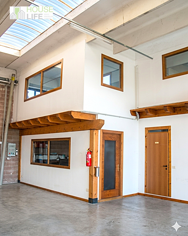 THIENE: CAPANNONE ARTIGIANALE LOCATO di 450 mq totali, di cui circa 65 mq di uffici, 65 di locali...