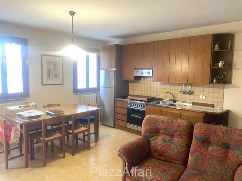 In pieno centro storico a Piove di Sacco, esattamente di fronte alla Chiesetta di San Nicolò ed a...