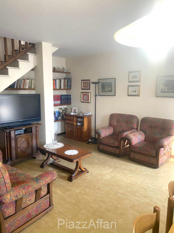 In pieno centro storico a Piove di Sacco, esattamente di fronte alla Chiesetta di San Nicolò ed a...