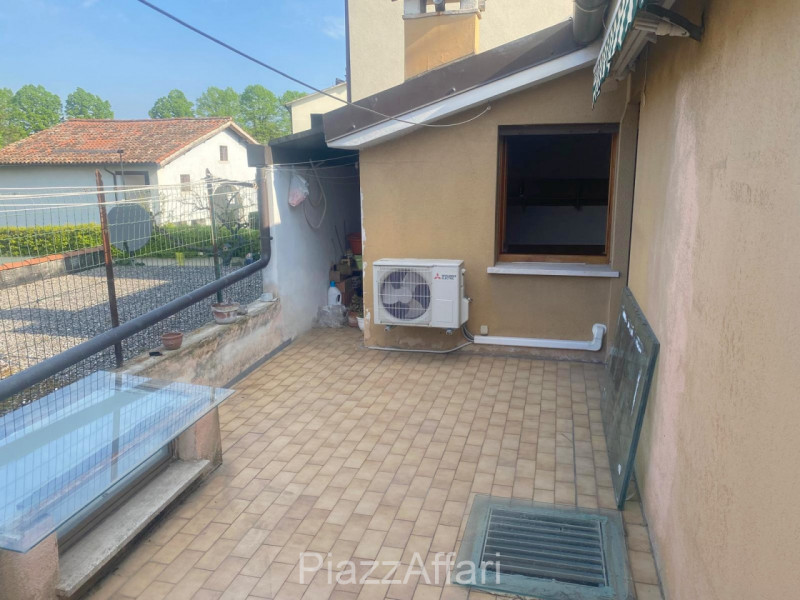 In pieno centro storico a Piove di Sacco, esattamente di fronte alla Chiesetta di San Nicolò ed a...