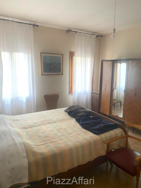 In pieno centro storico a Piove di Sacco, esattamente di fronte alla Chiesetta di San Nicolò ed a...