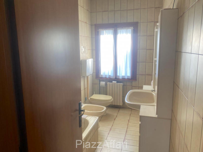 In pieno centro storico a Piove di Sacco, esattamente di fronte alla Chiesetta di San Nicolò ed a...