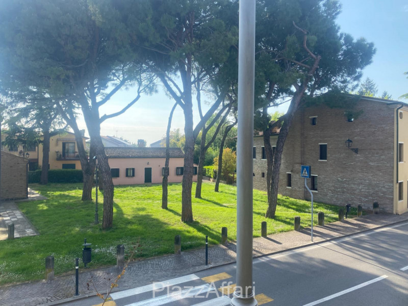 In pieno centro storico a Piove di Sacco, esattamente di fronte alla Chiesetta di San Nicolò ed a...