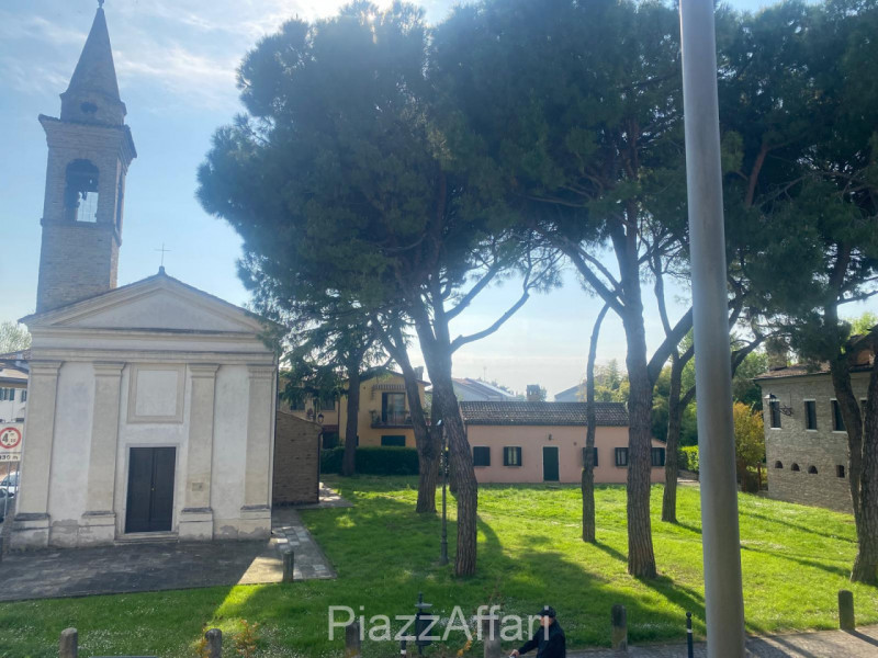 In pieno centro storico a Piove di Sacco, esattamente di fronte alla Chiesetta di San Nicolò ed a...