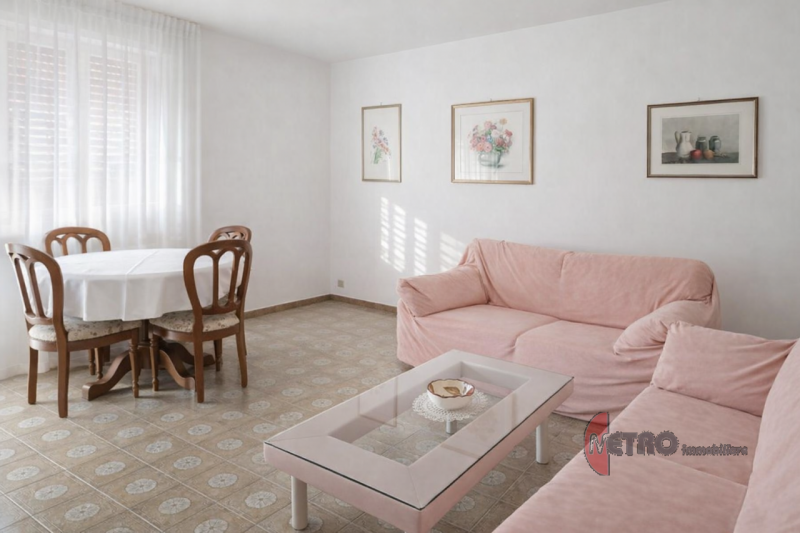 APPARTAMENTO TRICAMERE CON GARAGE, BALCONCINI E PARCO PRIVATO
In vendita con Metro Immobiliare

I...