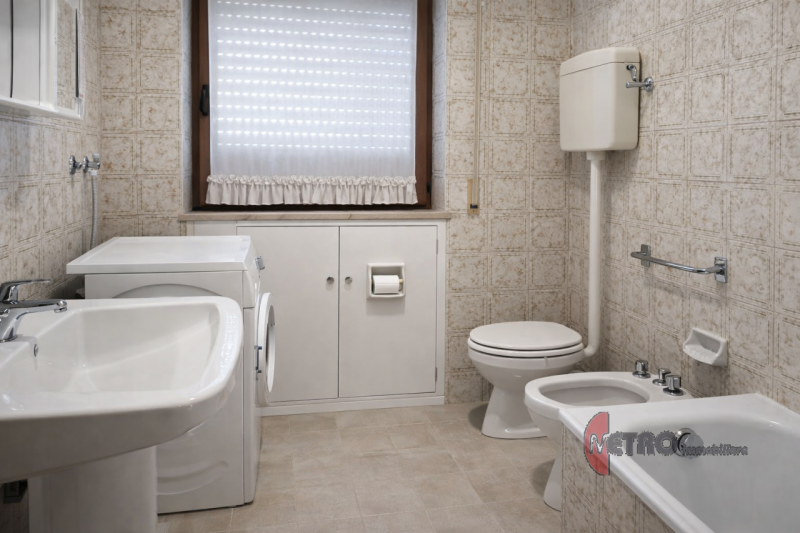 APPARTAMENTO TRICAMERE CON GARAGE, BALCONCINI E PARCO PRIVATO
In vendita con Metro Immobiliare

I...