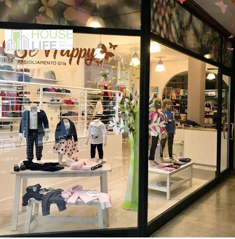 RECOARO TERME: in zona residenziale e di forte passaggio, affittasi NEGOZIO vetrinato al piano te...