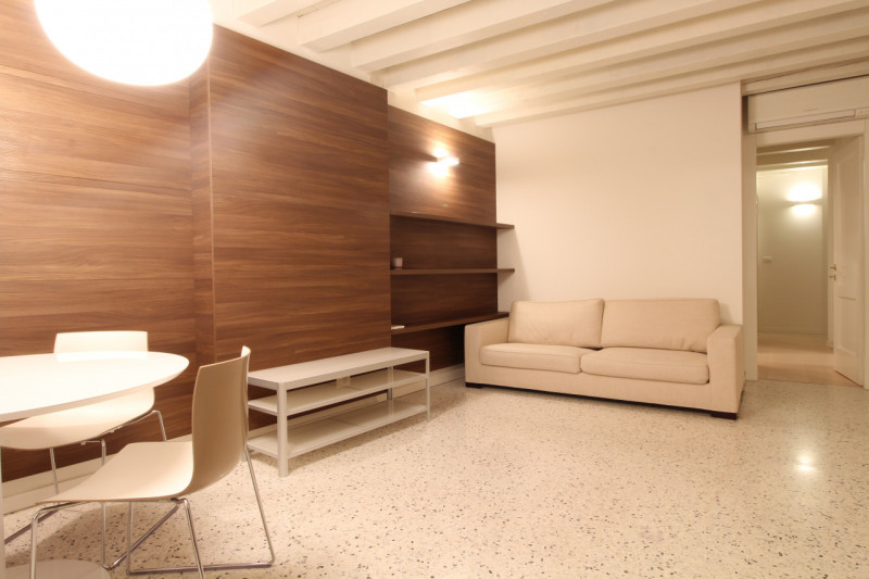 UBICAZIONE E CONTESTO

Nel pieno centro storico di Vicenza, a pochi passi dalla Basilica Palladia...