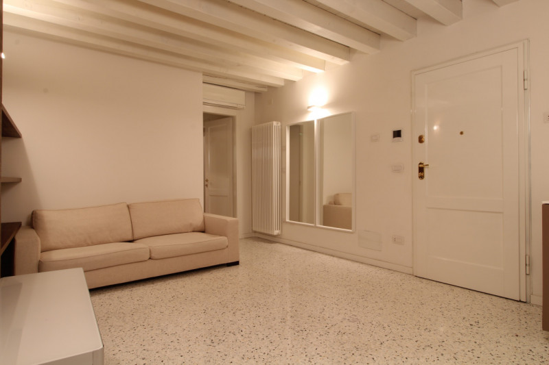 UBICAZIONE E CONTESTO

Nel pieno centro storico di Vicenza, a pochi passi dalla Basilica Palladia...