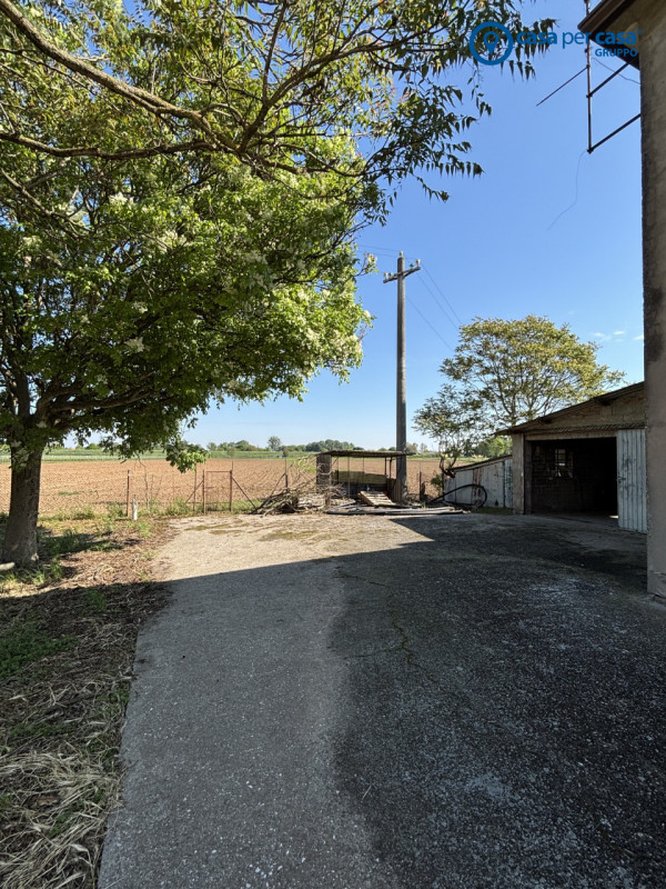 APPROVATO GRUPPO CASA PER CASA: VALUTATO, CONTROLLATO, GESTITO IN ESCLUSIVA!

ZONA:
L’immobile è ...