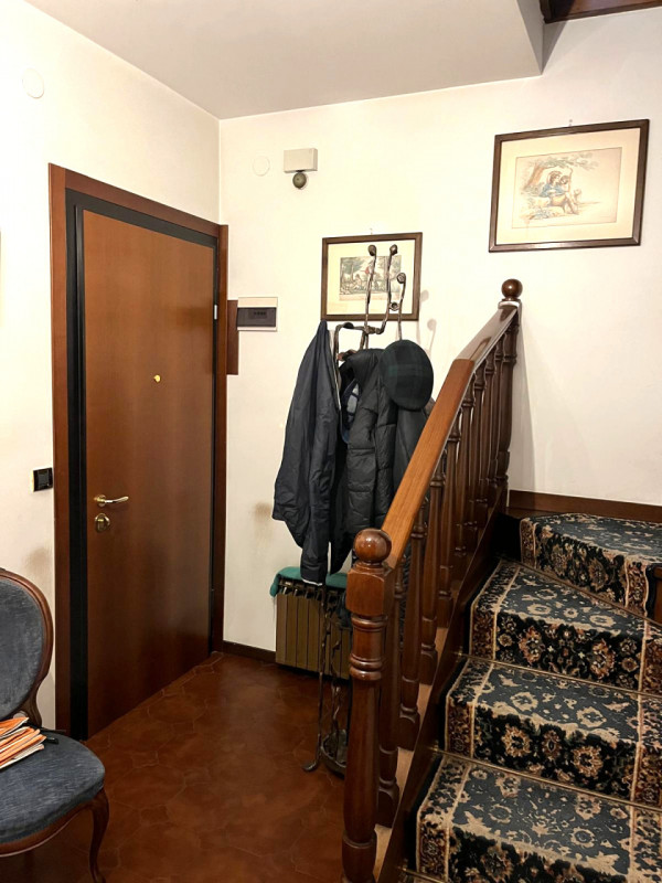 CITTA' GIARDINO: Classe Energetica E - EPgl,nren 167,46 Kwh/mq. anno.
In piccola ed elegante pala...