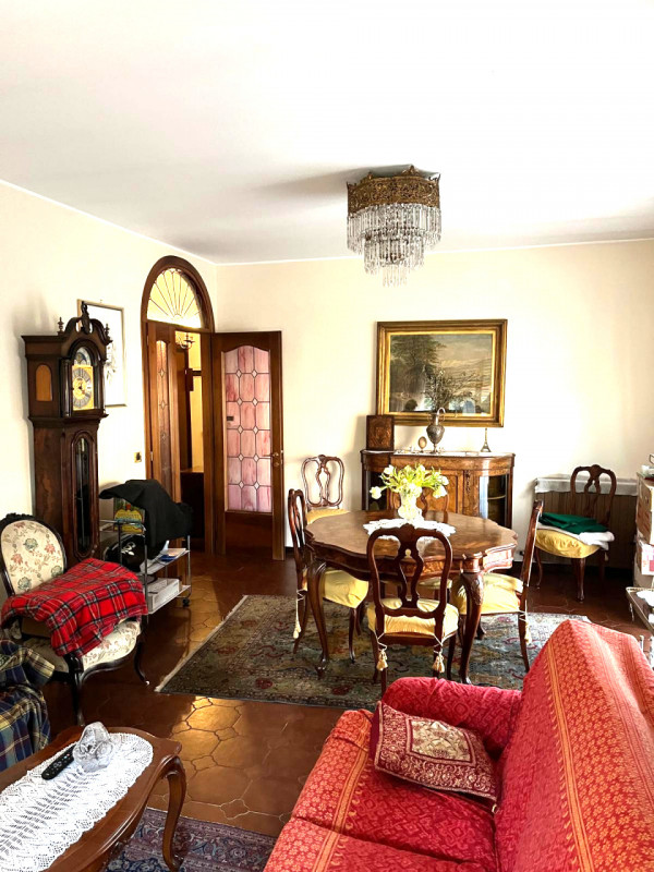 CITTA' GIARDINO: Classe Energetica E - EPgl,nren 167,46 Kwh/mq. anno.
In piccola ed elegante pala...