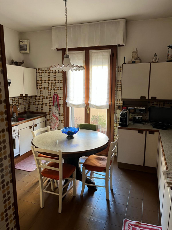 CITTA' GIARDINO: Classe Energetica E - EPgl,nren 167,46 Kwh/mq. anno.
In piccola ed elegante pala...