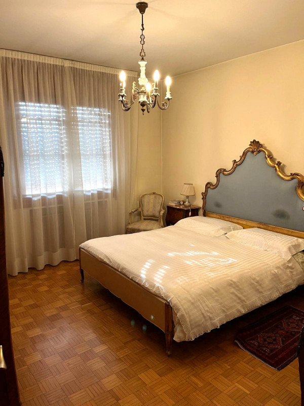 CITTA' GIARDINO: Classe Energetica E - EPgl,nren 167,46 Kwh/mq. anno.
In piccola ed elegante pala...