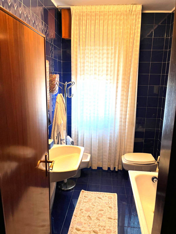 CITTA' GIARDINO: Classe Energetica E - EPgl,nren 167,46 Kwh/mq. anno.
In piccola ed elegante pala...