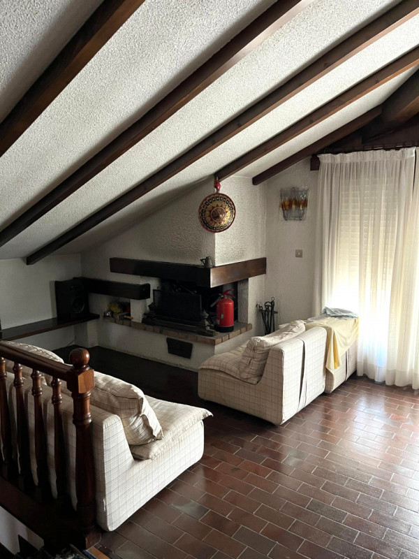 CITTA' GIARDINO: Classe Energetica E - EPgl,nren 167,46 Kwh/mq. anno.
In piccola ed elegante pala...