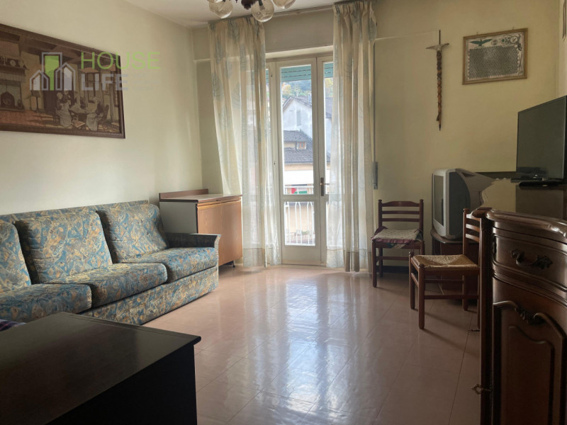 RECOARO TERME: spazioso APPARTAMENTO BICAMERE in pieno centro con poggiolo, veranda, soffitta, te...