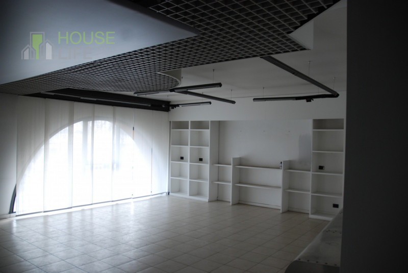 THIENE: VENDESI IMMOBILE A REDDITO con attività ben avviata. EURO 163.000 Per informazioni 0445.5...