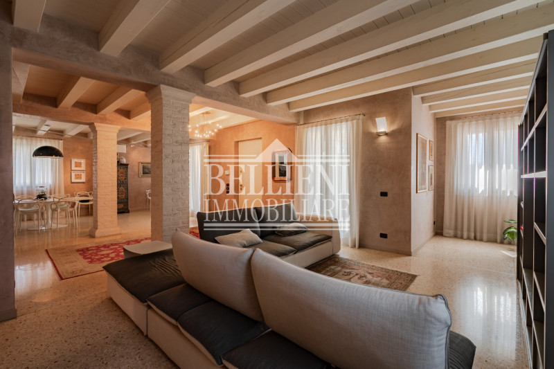 COSTABISSARA - Proponiamo in vendita straordinaria villa moderna situata nelle vicinanze di Costa...