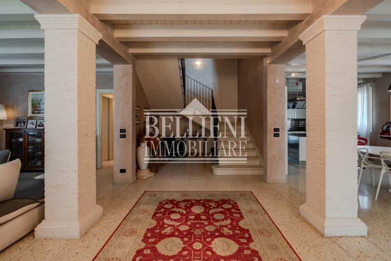 COSTABISSARA - Proponiamo in vendita straordinaria villa moderna situata nelle vicinanze di Costa...