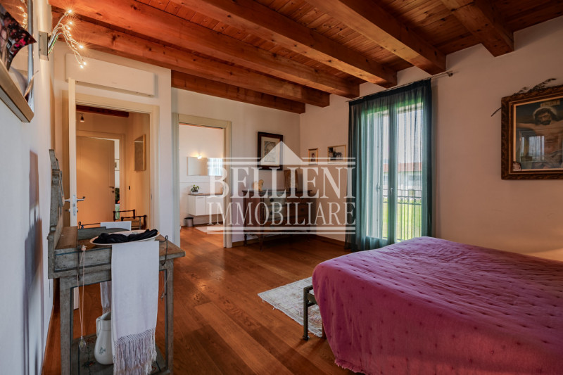 COSTABISSARA - Proponiamo in vendita straordinaria villa moderna situata nelle vicinanze di Costa...